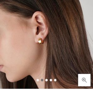 Mejuri boyfriend collection hoops